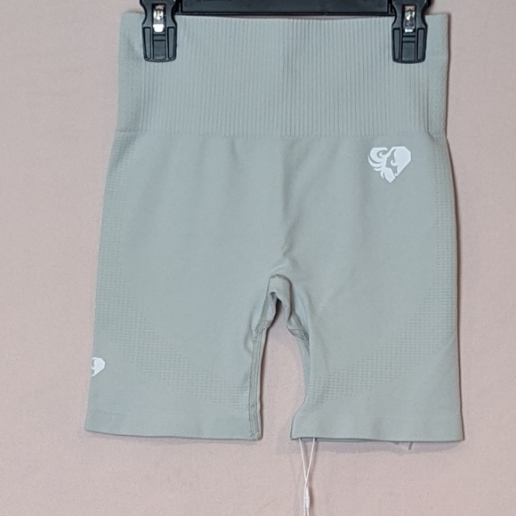 Women's Best Power Seamless Cycling Shorts in Washed Light Gray size Small - Picture 1 of 5